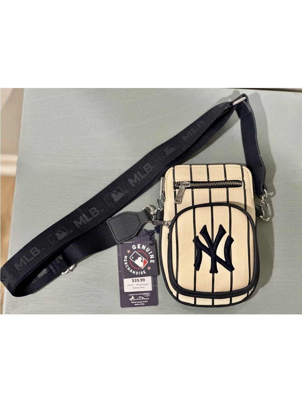 MLB New York Yankees Mini Crossbody
Purse 5" X 2" X 8" Montana West-Striped - Picture 5 of 9